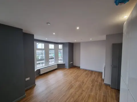 4 Individual Flats conversion project, Newport South Wales — photo 9